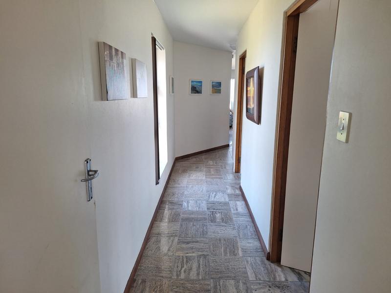 6 Bedroom Property for Sale in Glentana Western Cape